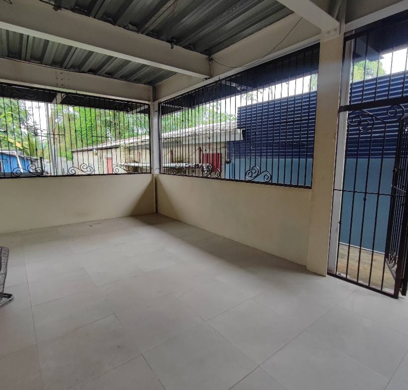 Spacious 2-Bedroom Apartment for Rent – Valencia Main Road