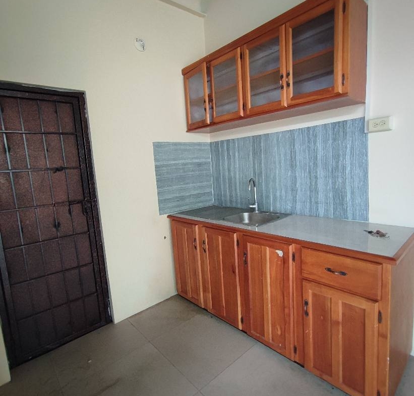 Spacious 2-Bedroom Apartment for Rent – Valencia Main Road