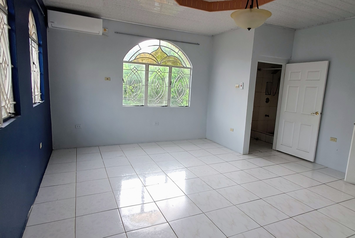 Beautifully Maintained 2 Bedroom Apartment