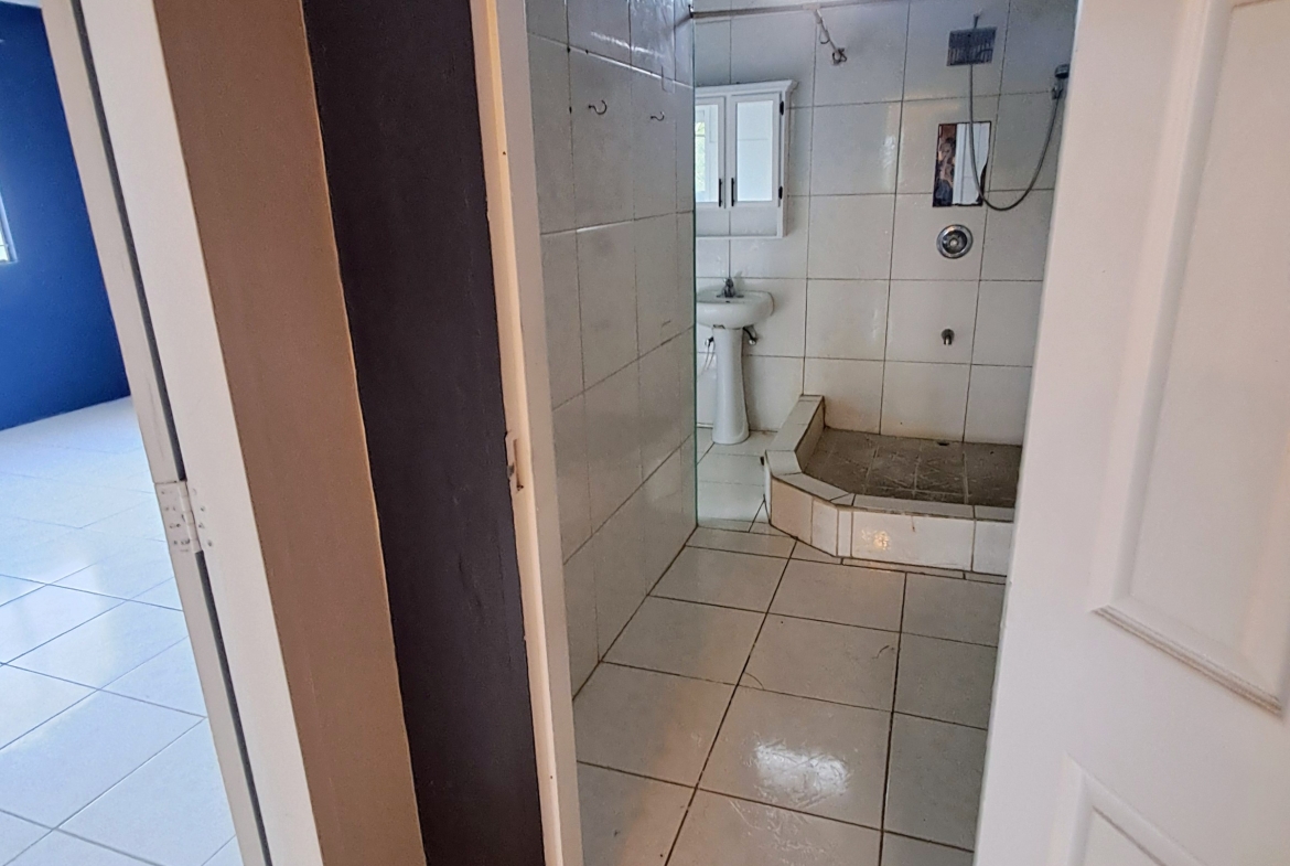 Beautifully Maintained 2 Bedroom Apartment