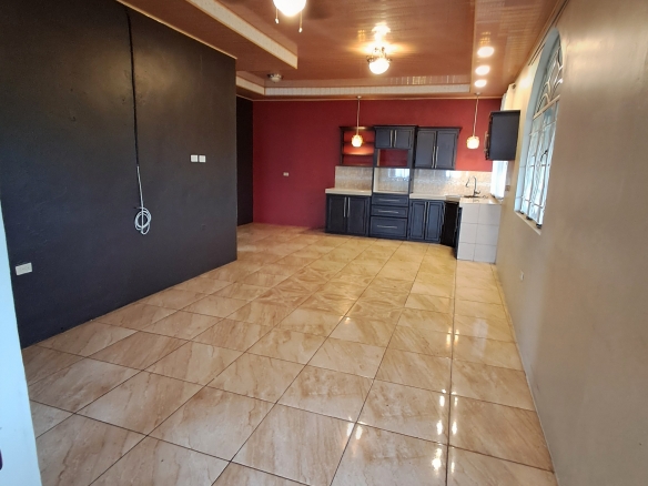 Beautifully Maintained 2 Bedroom Apartment