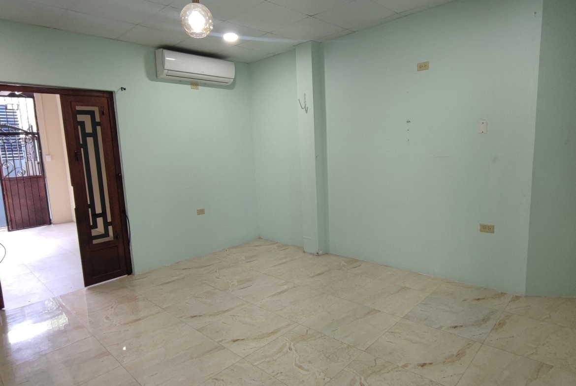 Spacious 2-Bedroom Apartment for Rent – Valencia Main Road