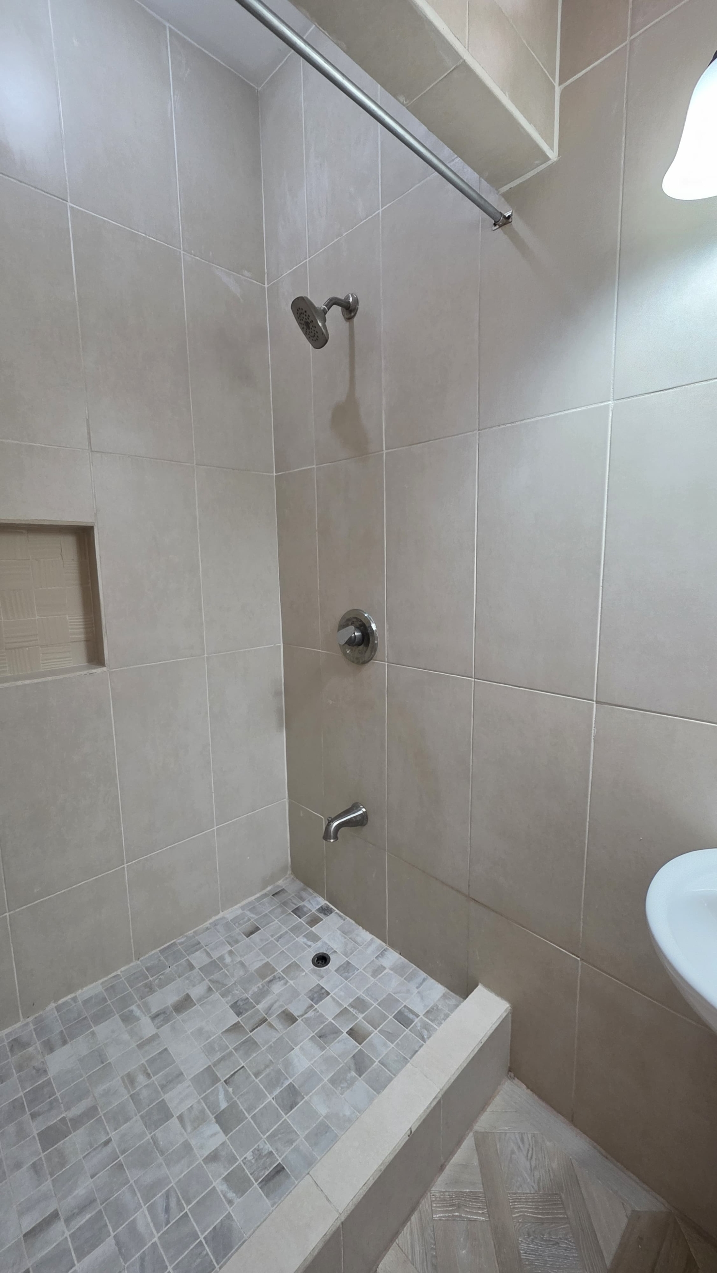 3 Spacious 2-Bedroom Apartment for Rent – Aranguez
