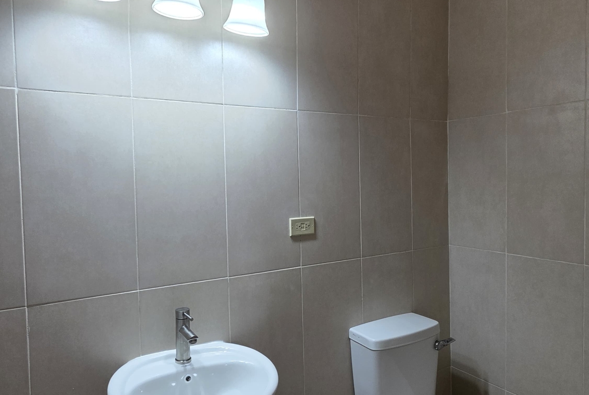 Spacious 2-Bedroom Apartment for Rent – Aranguez