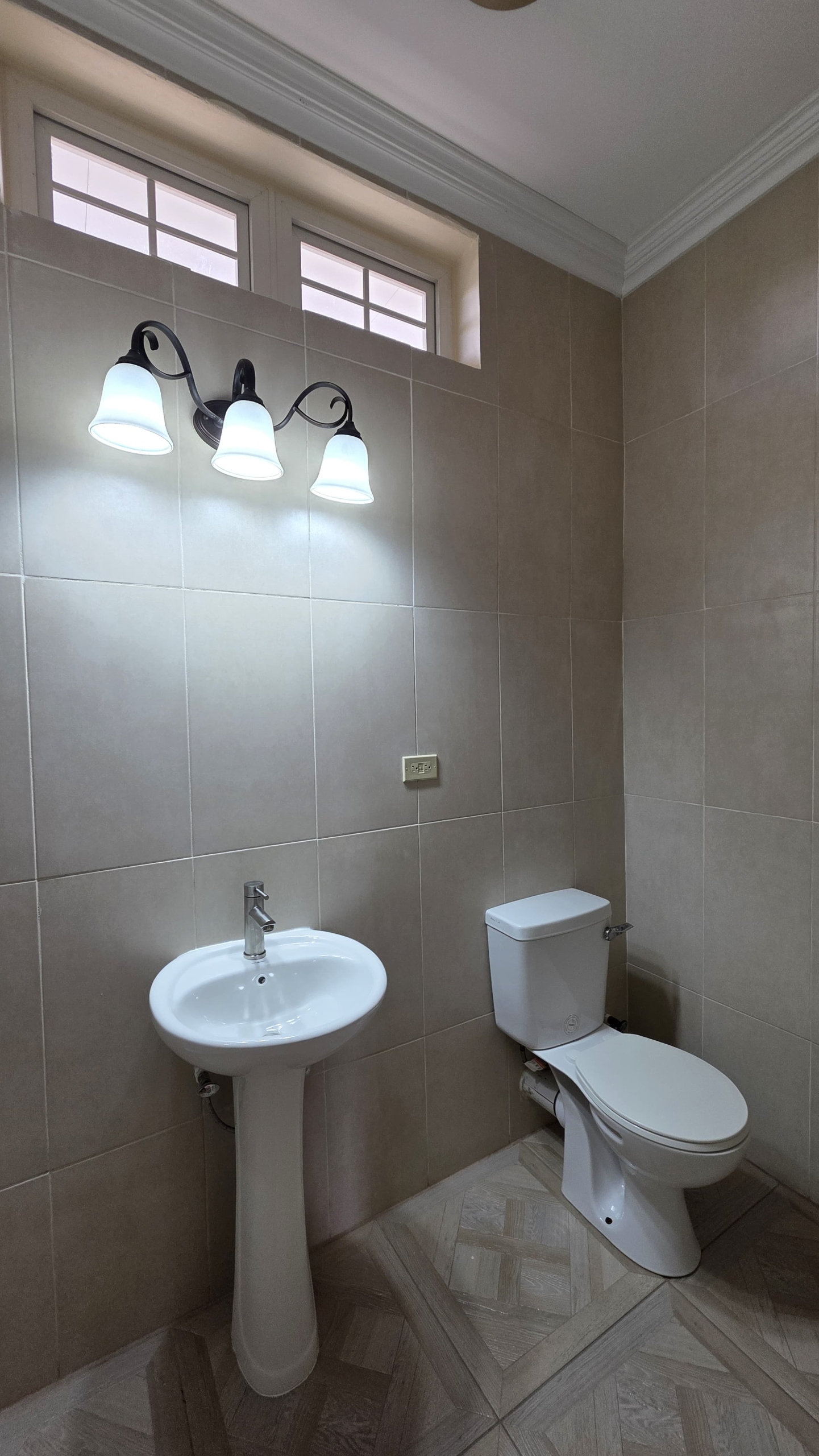 4 Spacious 2-Bedroom Apartment for Rent – Aranguez