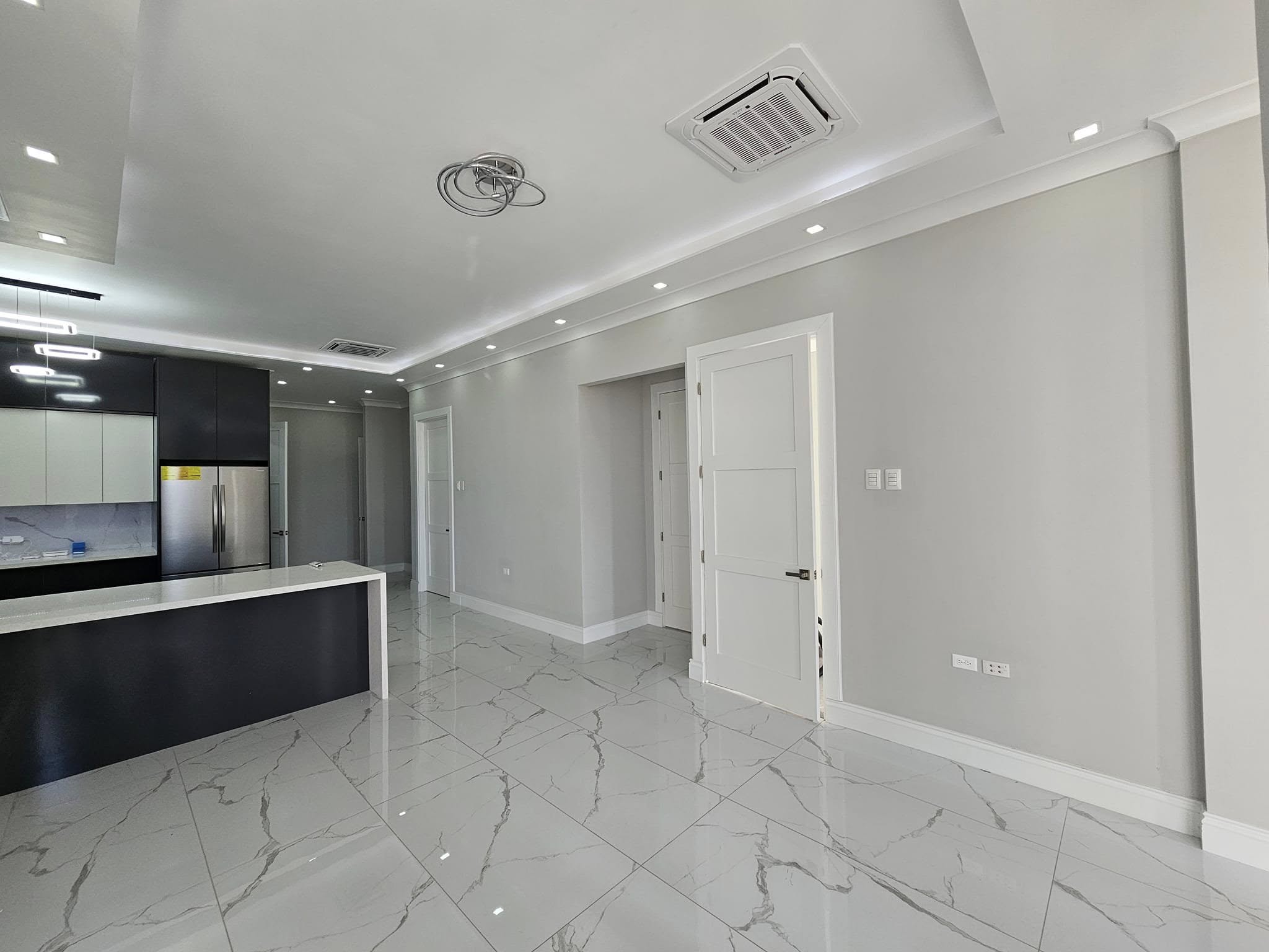 Luxury Semi-Furnished Homes for Sale – Calcutta, Freeport