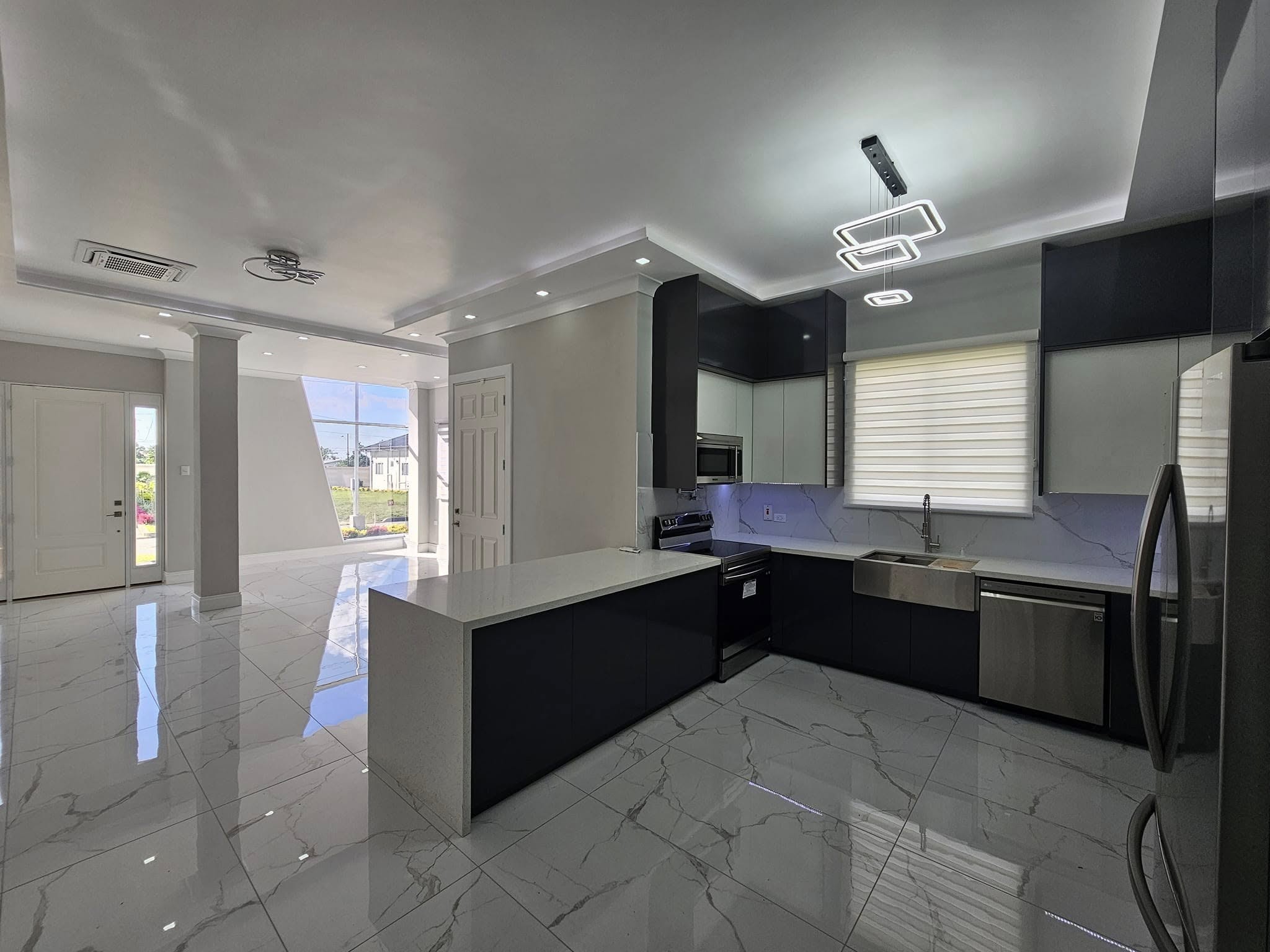 Luxury Semi-Furnished Homes for Sale – Calcutta, Freeport