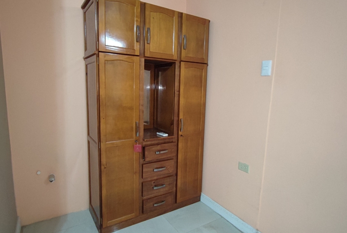 Spacious 2-Bedroom Apartment for Rent – Valencia Main Road