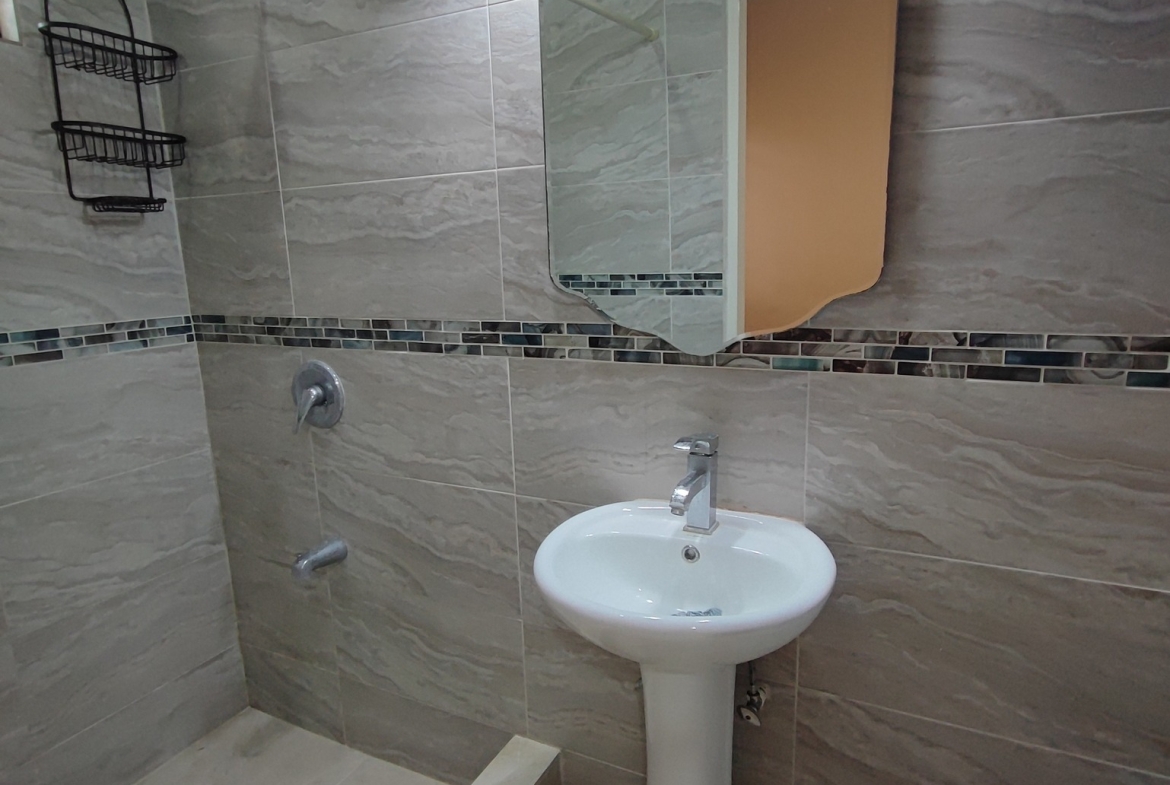 Spacious 2-Bedroom Apartment for Rent – Valencia Main Road