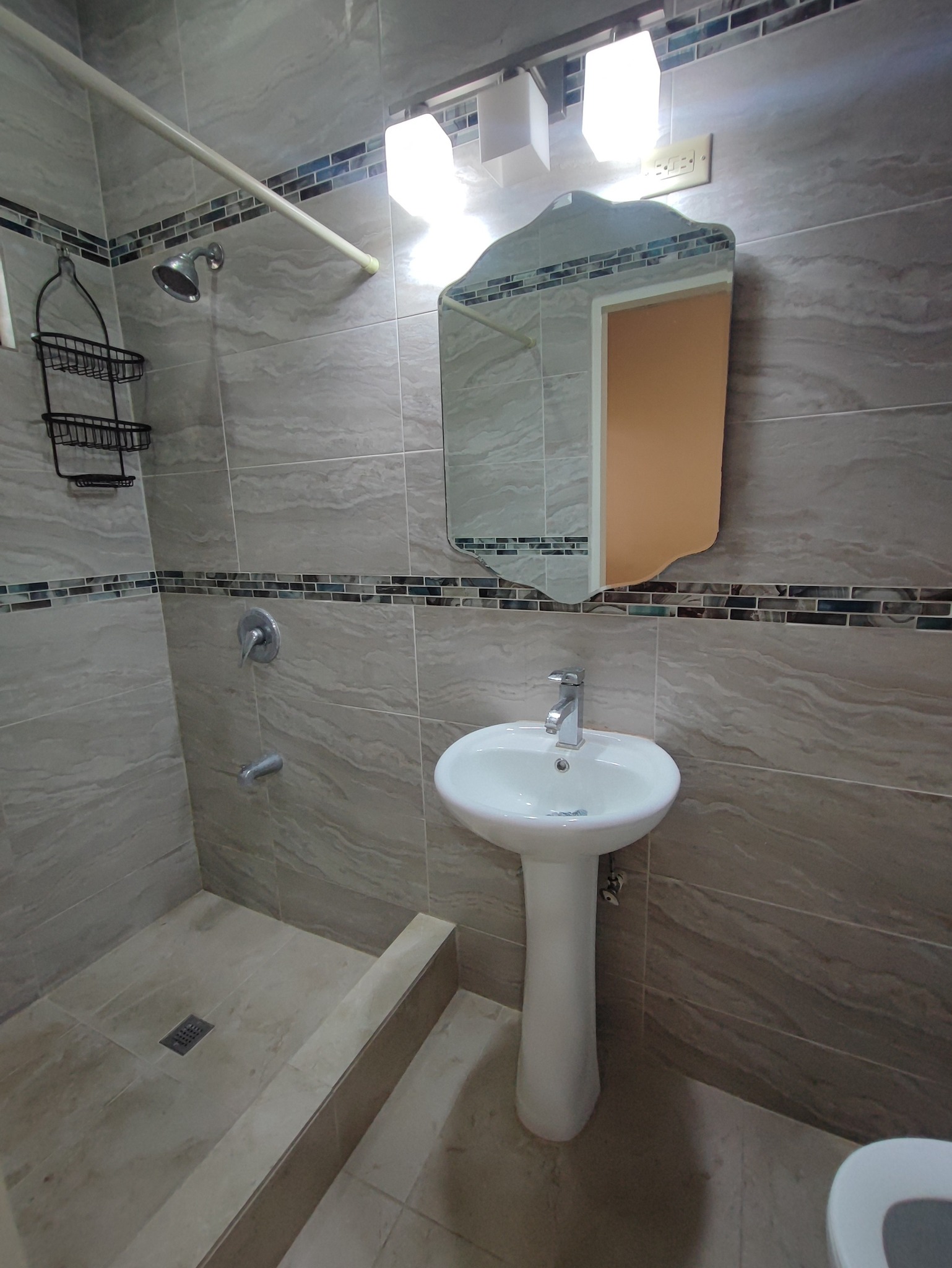 6 Spacious 2-Bedroom Apartment for Rent – Valencia Main Road
