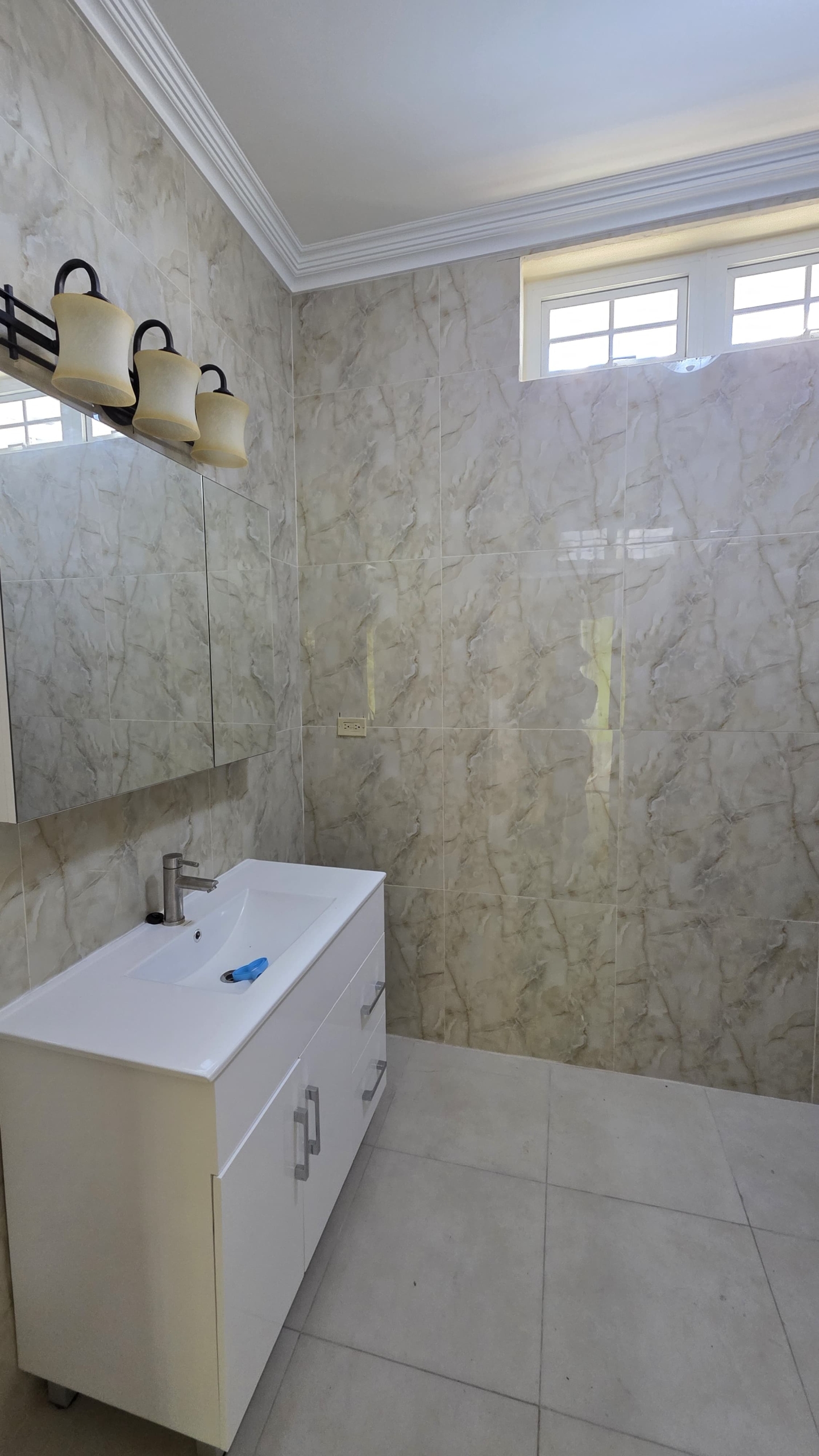 6 Spacious 2-Bedroom Apartment for Rent – Aranguez