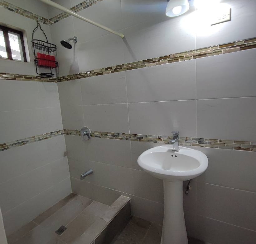 Spacious 2-Bedroom Apartment for Rent – Valencia Main Road