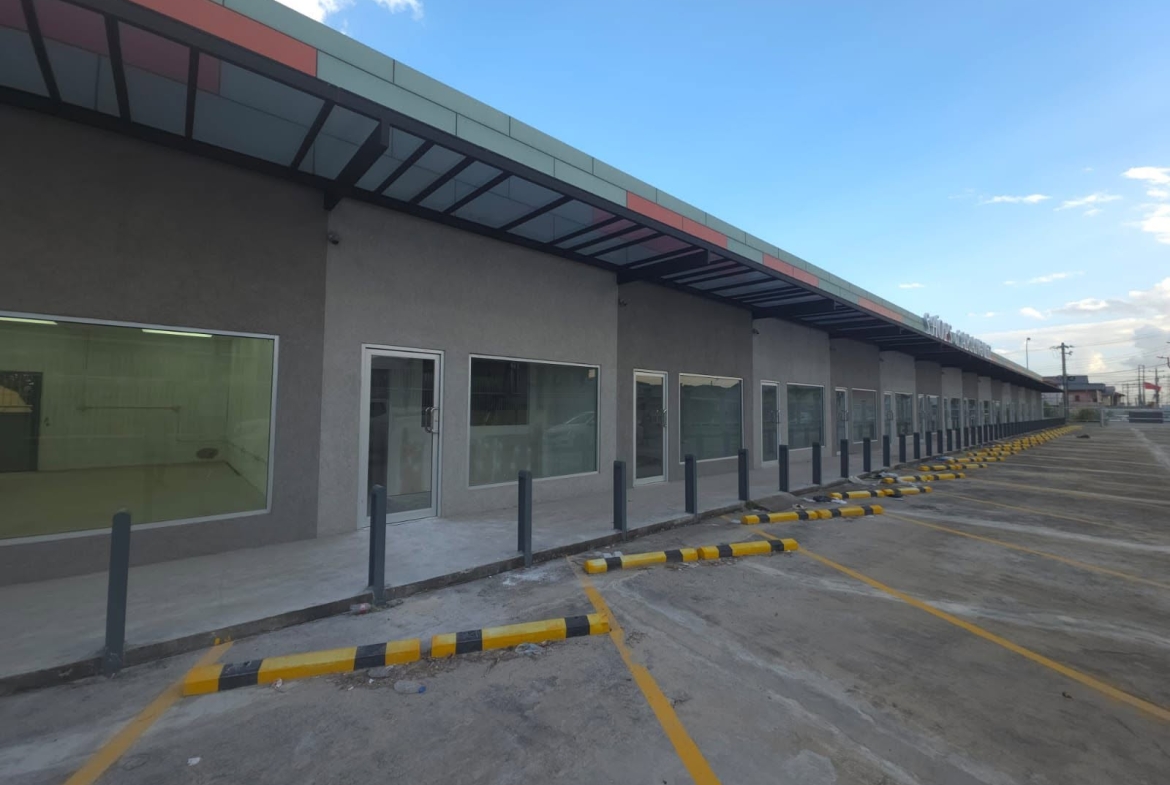 COMMERCIAL RENTAL SPACE: $8000 MTHLY End of Aranguez Main Road