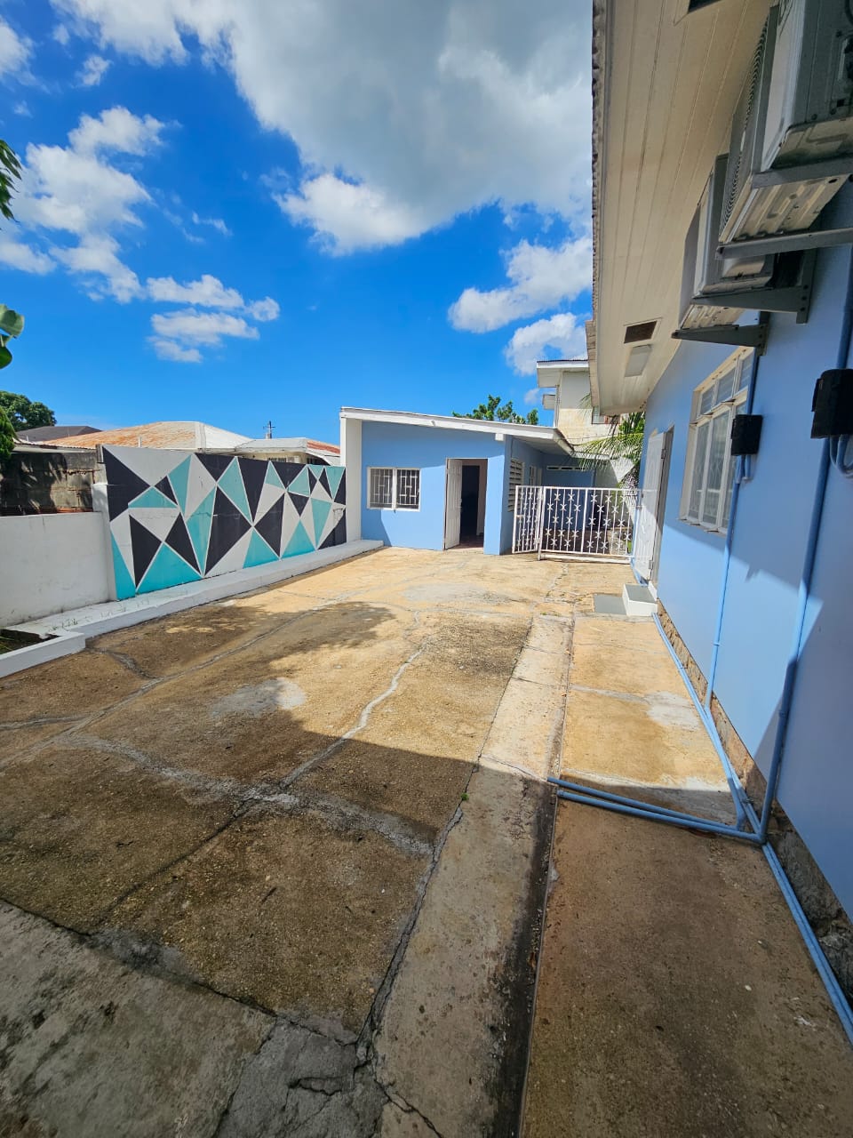 Income Earning Property – Prime Location