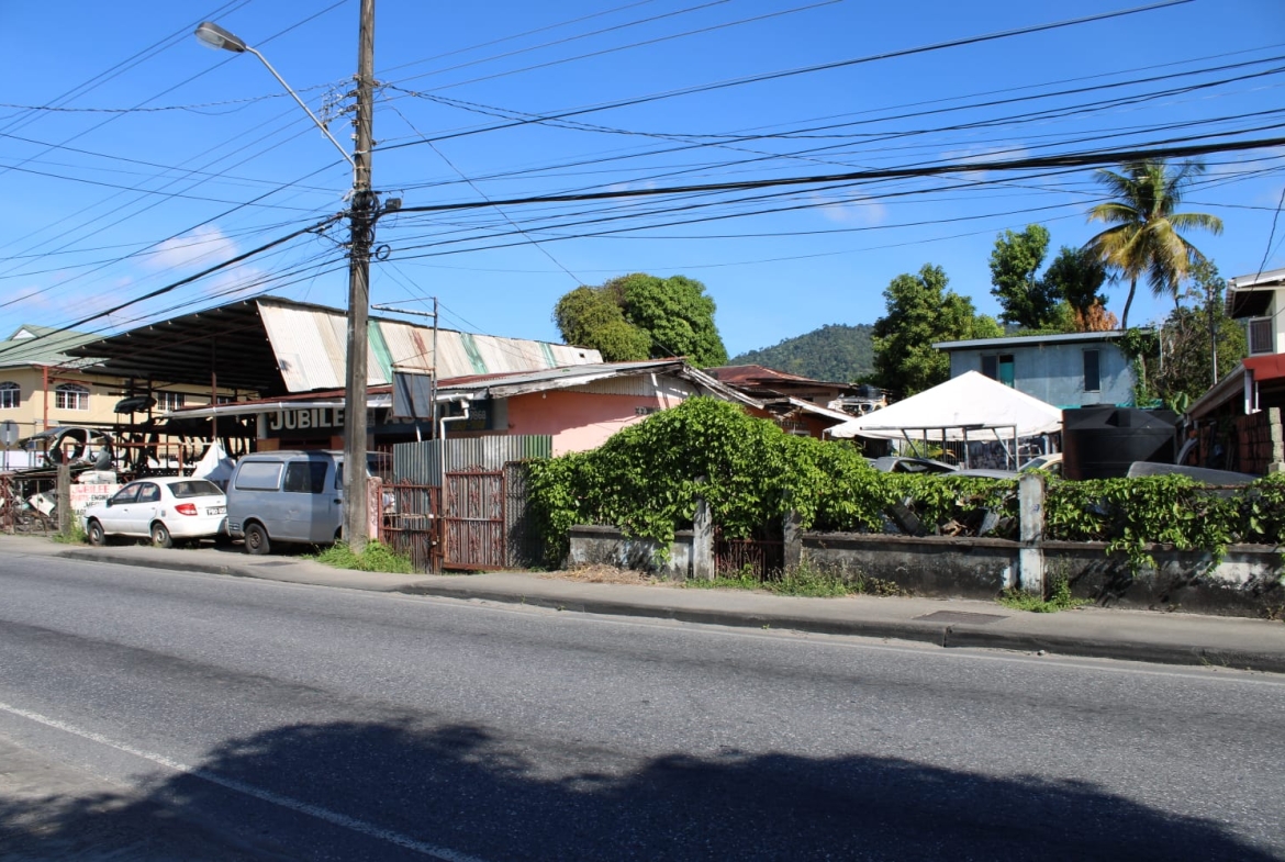 Prime Commercial Land & Building for Sale – Eastern Main Road, Arouca