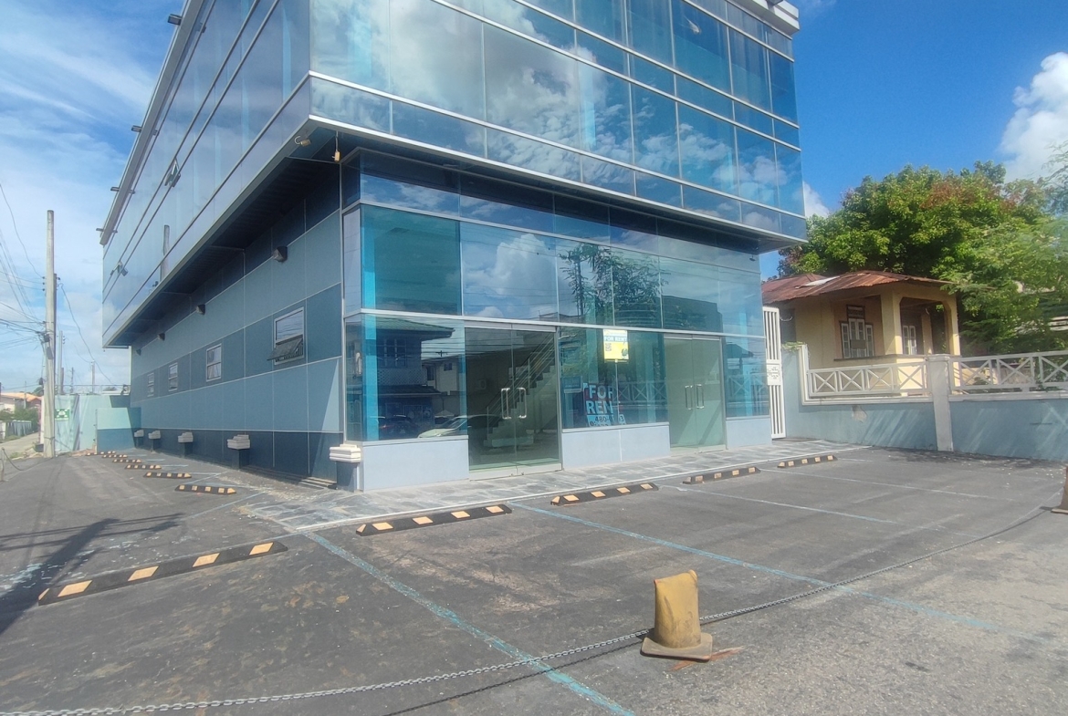 Prime Commercial Building for Sale – El Socorro Main Road